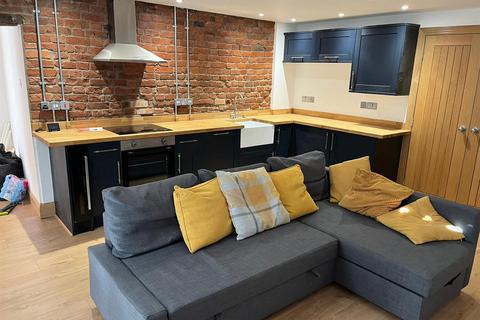 1 bedroom apartment to rent, High Street, Lydney GL15