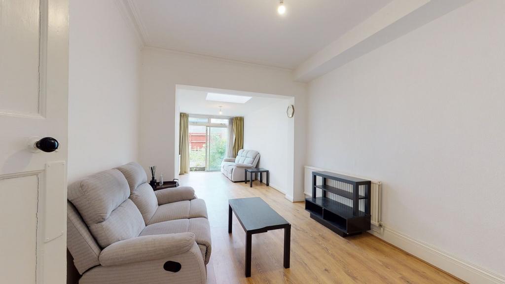 House in London - View 2