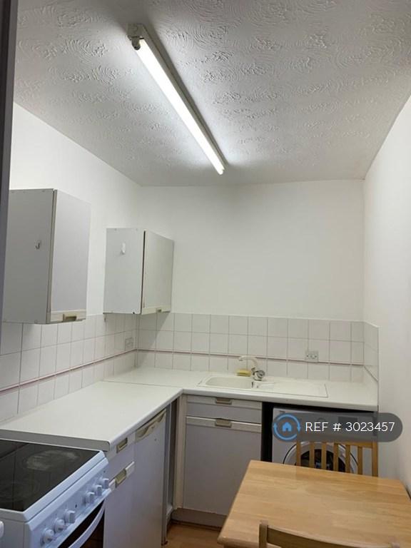 Apartment in Wembley - View 5