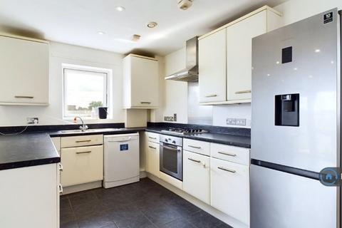 2 bedroom flat to rent, Drinkwater Road, Harrow, HA2