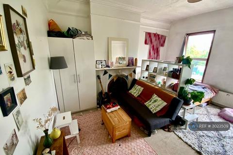 1 bedroom in a flat share to rent, Bethune Road, London, N16