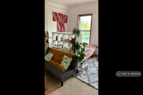 1 bedroom in a flat share to rent, Bethune Road, London, N16