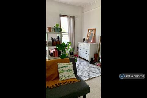 1 bedroom in a flat share to rent, Bethune Road, London, N16