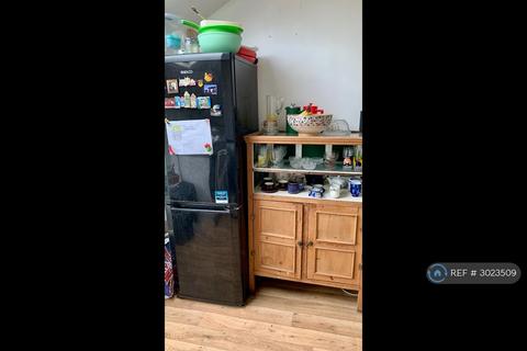 1 bedroom in a flat share to rent, Bethune Road, London, N16