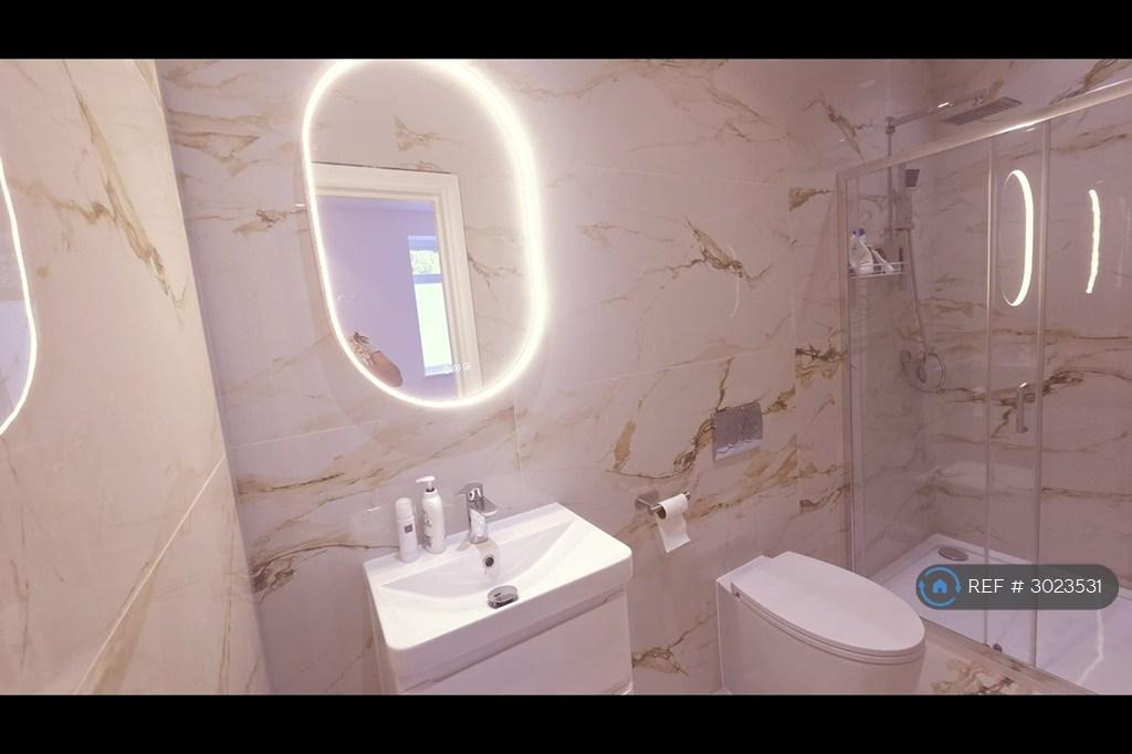 Apartment in Bromley - View 3
