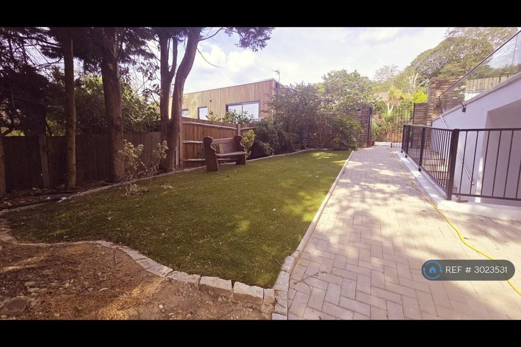 Apartment in Bromley - View 4