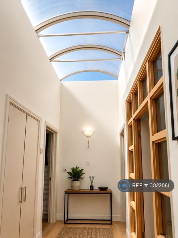 Apartment in London - View 3