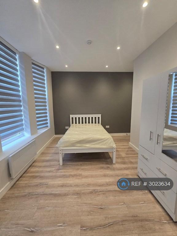 House in London - View 2