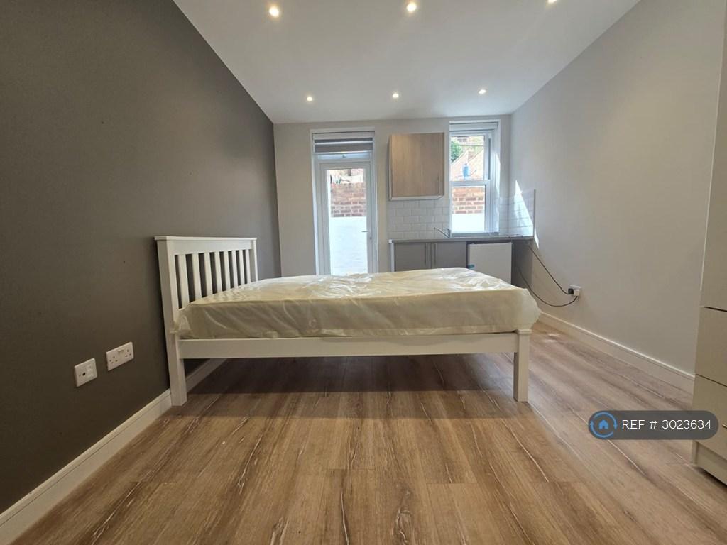 House in London - View 3