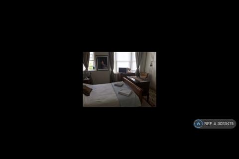 1 bedroom in a house share to rent, Victoria Villas, London, SW6
