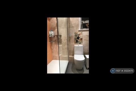 1 bedroom in a house share to rent, Victoria Villas, London, SW6