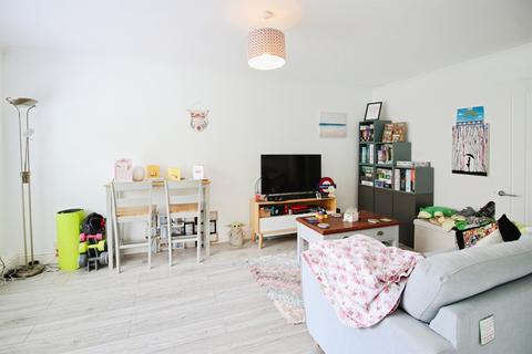 2 bedroom ground floor flat for sale, Waun Fach, Cardiff