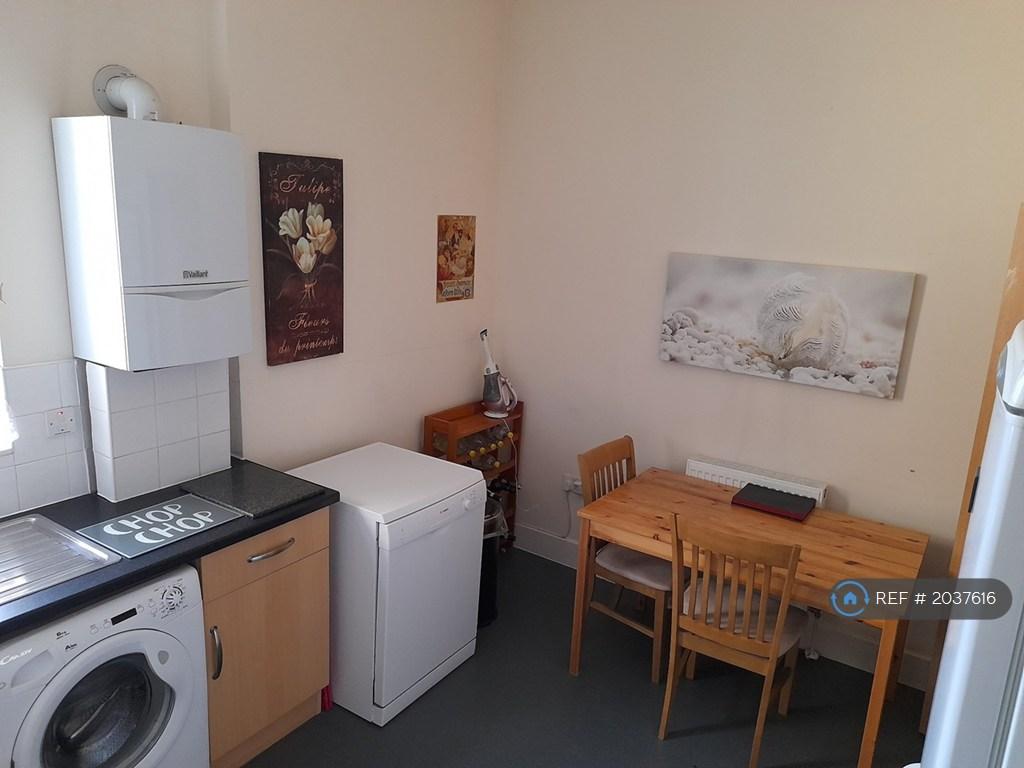 Apartment in North Ealing - View 5