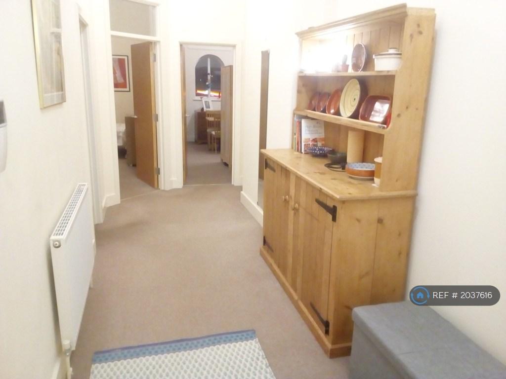 Apartment in North Ealing - More