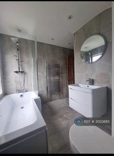 3 bedroom terraced house to rent, Como Street, Romford, RM7