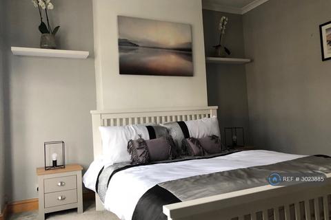 3 bedroom terraced house to rent, Como Street, Romford, RM7