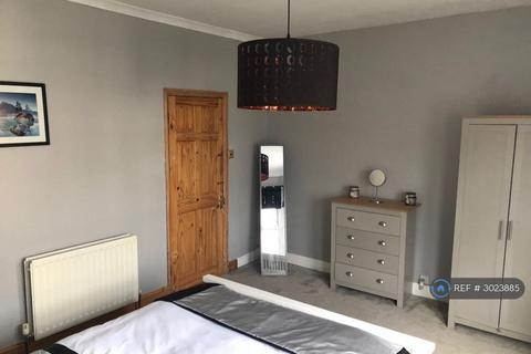 3 bedroom terraced house to rent, Como Street, Romford, RM7