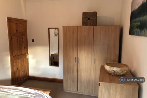 3 bedroom terraced house to rent, Como Street, Romford, RM7