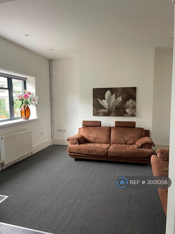 House in London - View 2