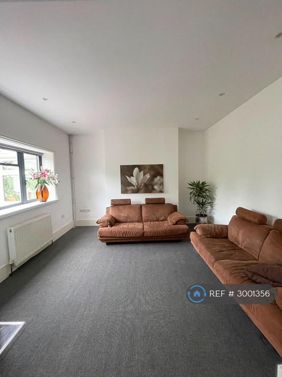 House in London - View 3