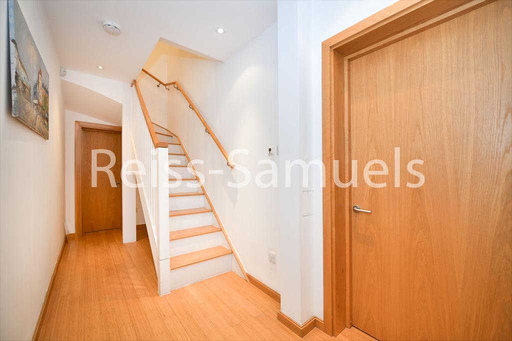 Apartment in Isle of dogs,Canary Wharf, London - View 3