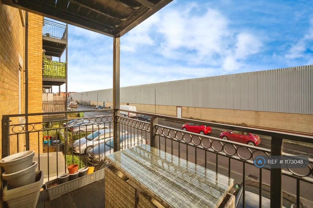 Apartment in Erith - View 2