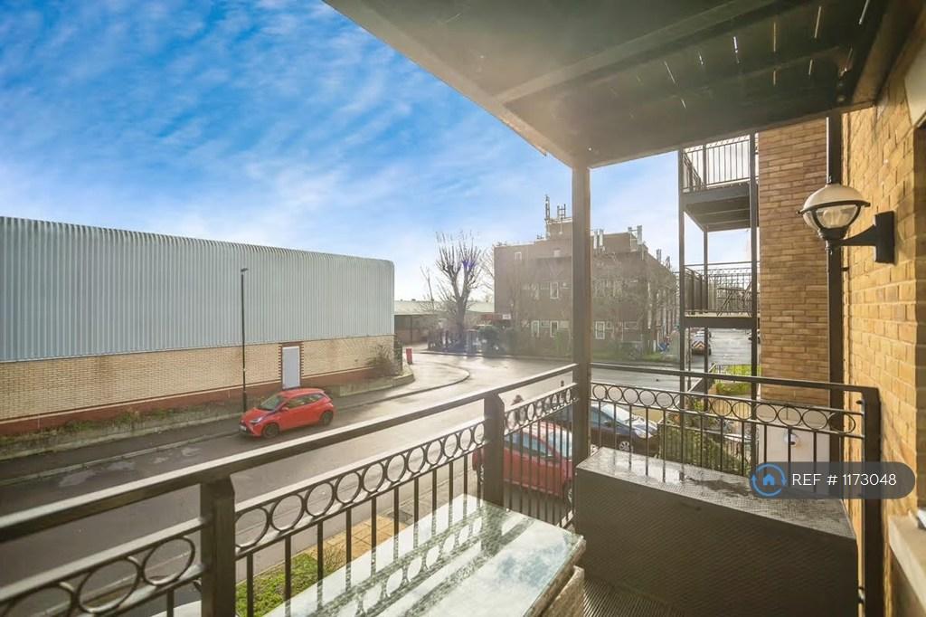Apartment in Erith - View 4