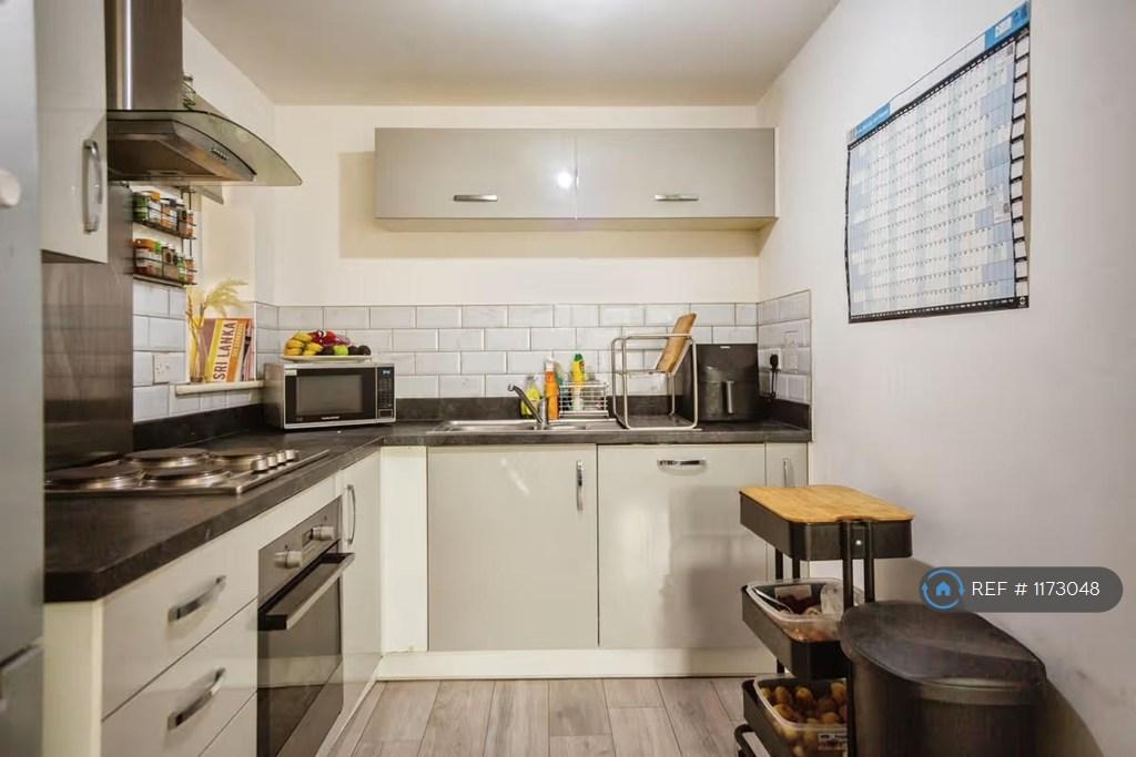 Apartment in Erith - View 5