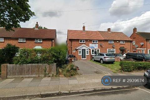 1 bedroom in a house share to rent, Vicarage Farm Road, Hounslow, TW3