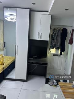 1 bedroom in a house share to rent, Vicarage Farm Road, Hounslow, TW3