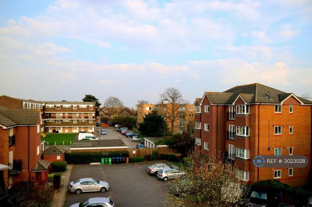 Apartment in Kingston Upon Thames - View 3