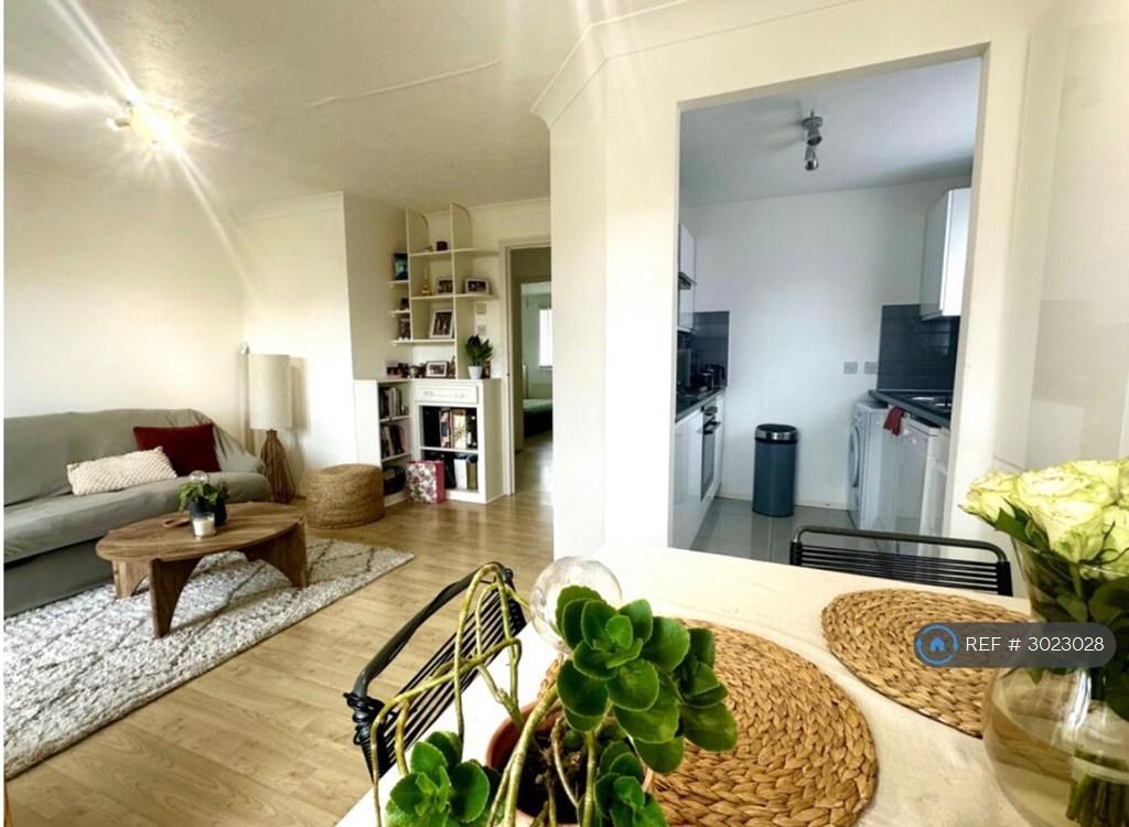 Apartment in Kingston Upon Thames - View 5