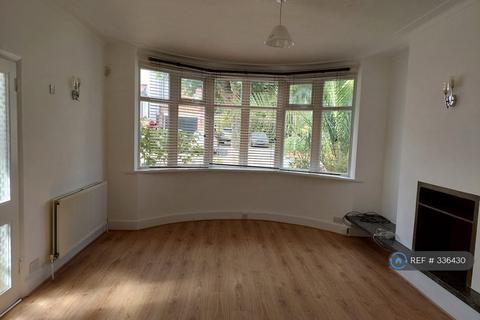 5 bedroom semi-detached house to rent, Sevington Road, London, NW4