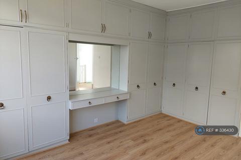 5 bedroom semi-detached house to rent, Sevington Road, London, NW4