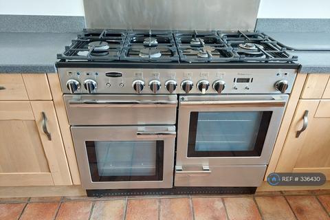 5 bedroom semi-detached house to rent, Sevington Road, London, NW4