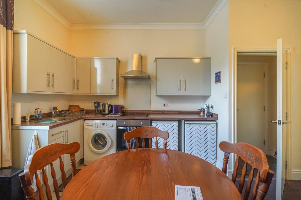 Apartment in Wakefield, West Yorkshire - View 5