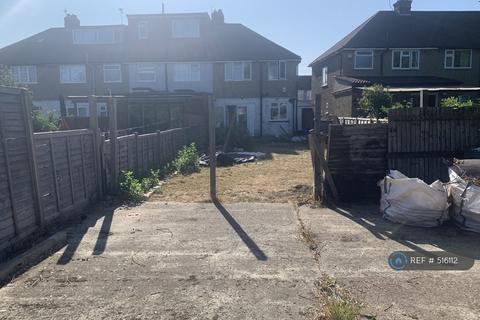 3 bedroom end of terrace house to rent, Woodcroft Crescent, Middx, UB10
