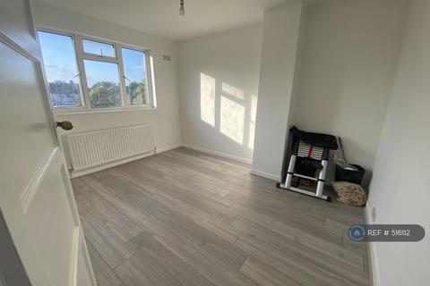3 bedroom end of terrace house to rent, Woodcroft Crescent, Middx, UB10