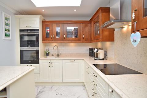 3 bedroom penthouse for sale, Clarence Drive, Harrogate, HG1