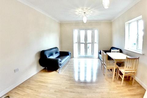 2 bedroom apartment to rent, Periwood Crescent, Perivale, Greenford