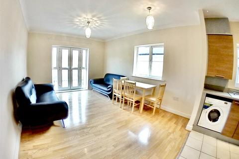 2 bedroom apartment to rent, Periwood Crescent, Perivale, Greenford