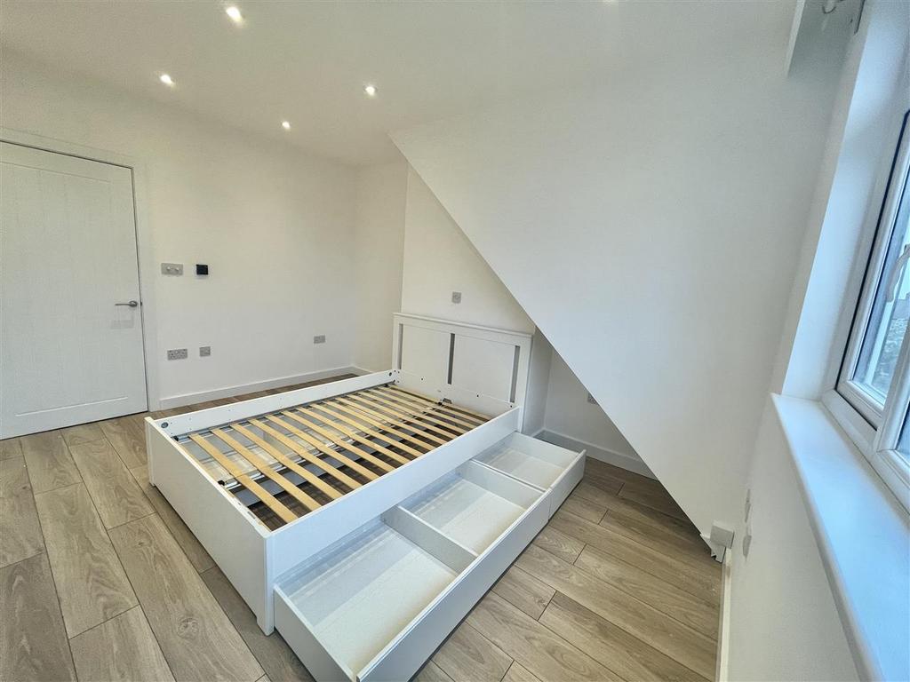 Apartment in Harrow - View 4