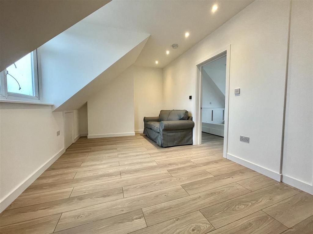 Apartment in Harrow - View 5