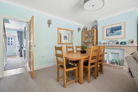 4 bedroom semi-detached house for sale, The Avenue, Pinner