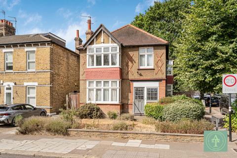 Green Lanes, Winchmore Hill, N21