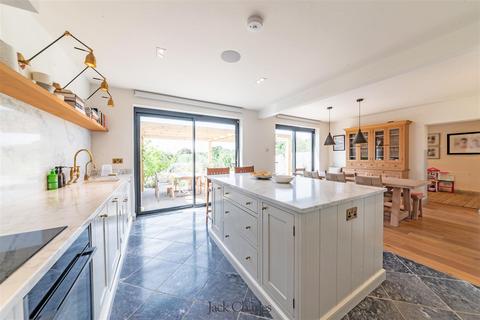 4 bedroom detached house for sale, Foalhurst Close, Tonbridge