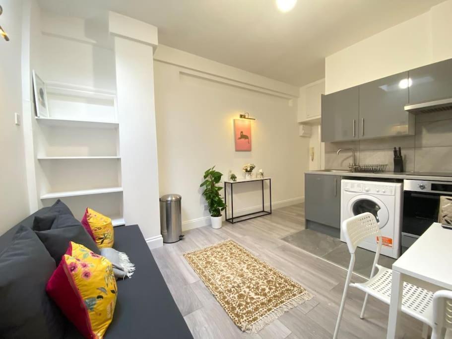 Apartment in Willesden Green - View 2