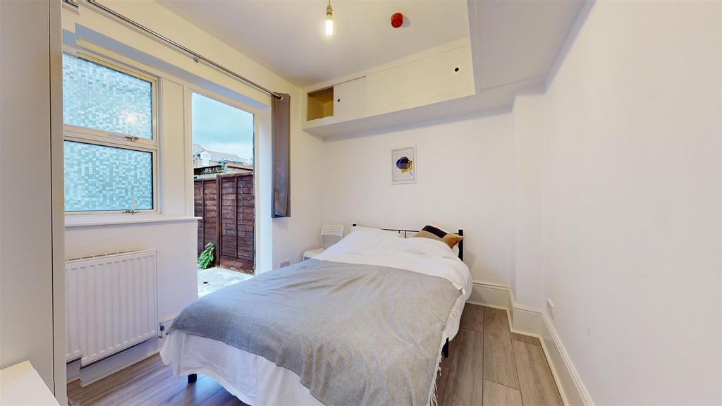 Apartment in Willesden Green - View 4