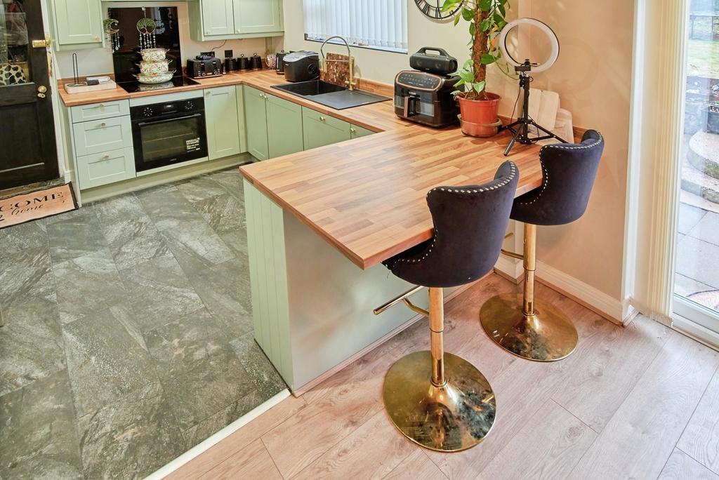 House in Birmingham, West Midlands - More