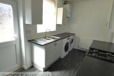 3 bedroom townhouse to rent, Pilkington Street, Middleton, Manchester, Greater Manchester, M24